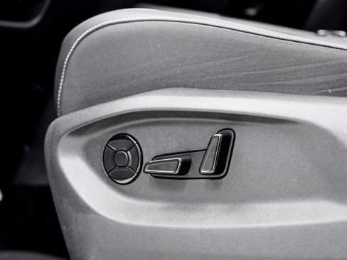 Used 2025 Volkswagen Tiguan SE R-Line AWD/4WD image 11