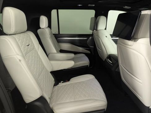 Used 2025 Cadillac Escalade ESV V AWD/4WD image 20