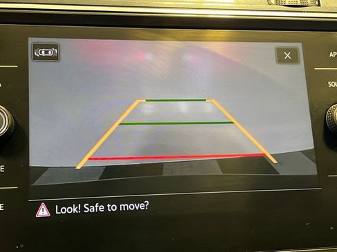 Used 2021 Volkswagen Tiguan SE image 25