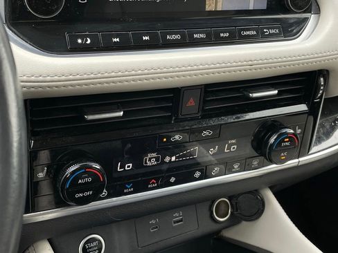 Used 2023 Nissan Rogue SL w/ SL Premium Package image 19