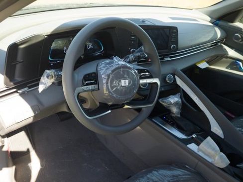 New 2026 Hyundai Elantra SE FWD image 12