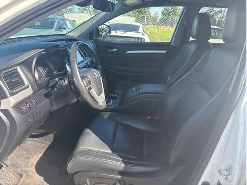 Used 2017 Toyota Highlander XLE image 12