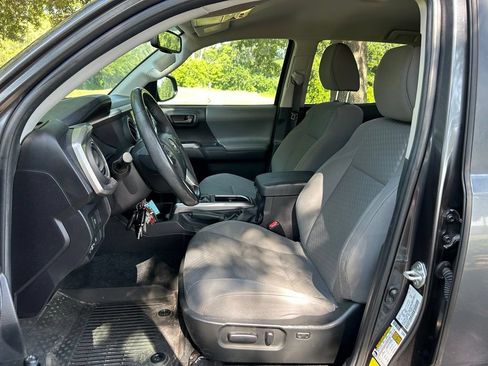 Used 2022 Toyota Tacoma SR5 w/ Technology Package RWD image 14