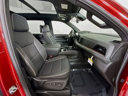 New 2025 Chevrolet Suburban Premier image 34