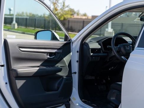 Used 2025 Honda CR-V LX image 15