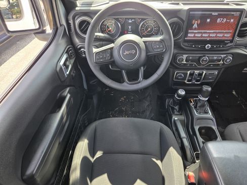 Used 2023 Jeep Gladiator Sport AWD/4WD image 30