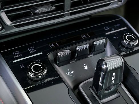 Used 2022 Porsche 911 Turbo image 17