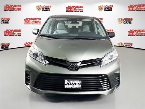 Certified 2020 Toyota Sienna L image 11