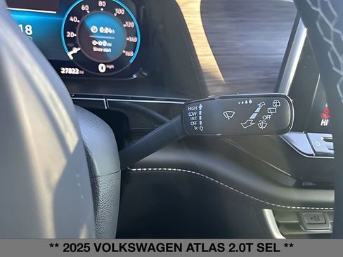 Used 2025 Volkswagen Atlas SEL image 28