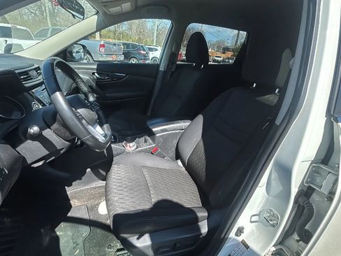 Used 2018 Nissan Rogue SV image 9