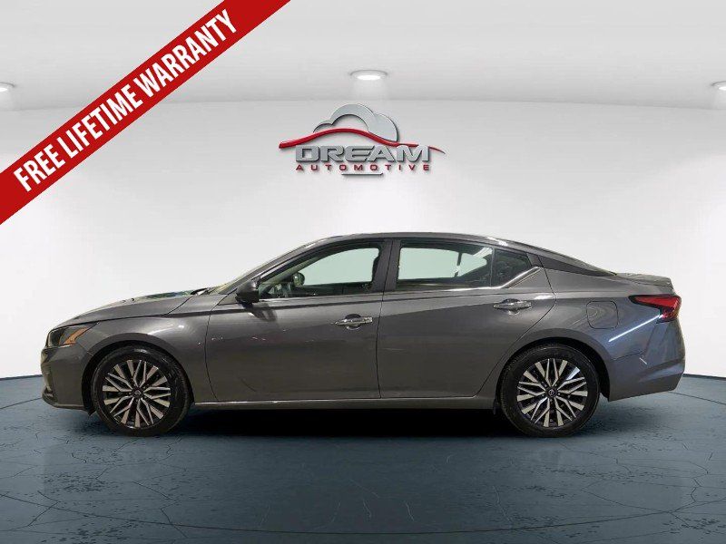 Used 2025 Nissan Altima 2.5 SV FWD image 16