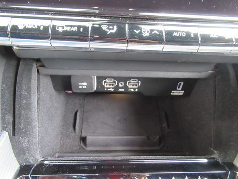 Used 2023 Jeep Grand Wagoneer Series III image 34