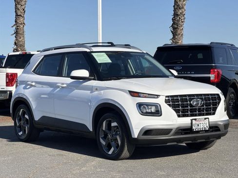 Used 2022 Hyundai Venue SEL image 8
