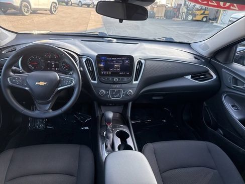 Used 2025 Chevrolet Malibu RS image 21