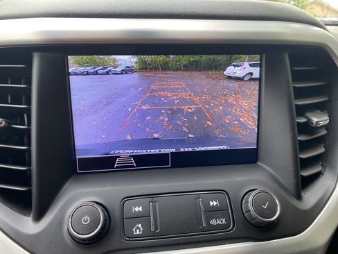 Used 2021 GMC Acadia SLE w/ Driver Convenience Package image 16