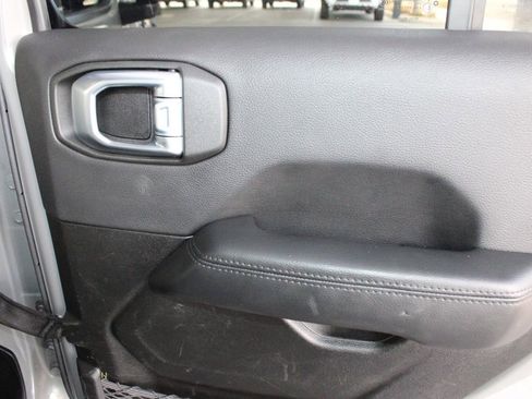 Used 2022 Jeep Wrangler Unlimited Sahara AWD/4WD image 50