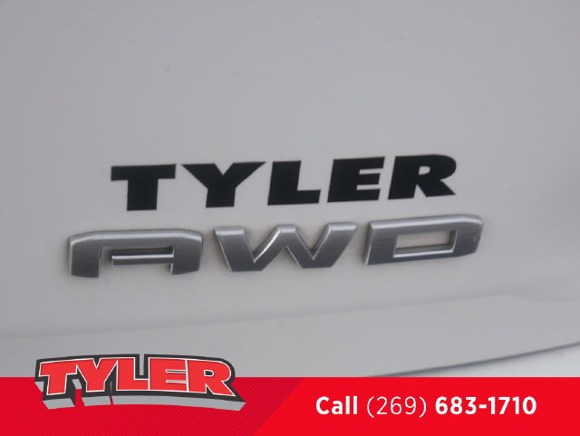 Used 2024 GMC Terrain SLT AWD/4WD image 14