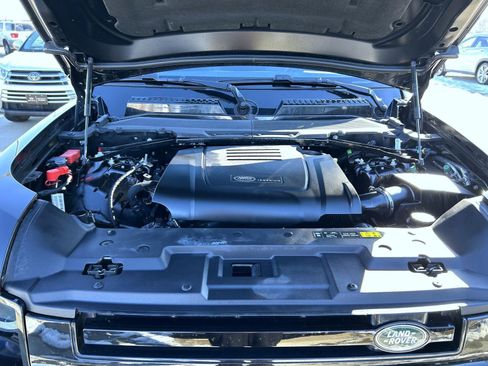 Used 2025 Land Rover Defender 110 S image 24