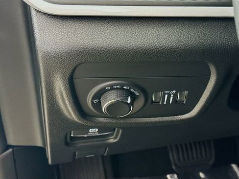 New 2025 Jeep Grand Cherokee Laredo image 9