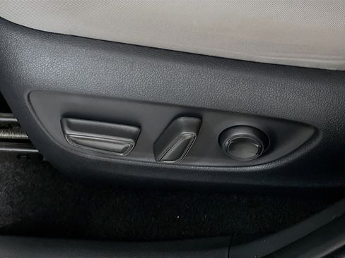 Used 2025 Toyota RAV4 XLE w/ Convenience Package FWD image 16