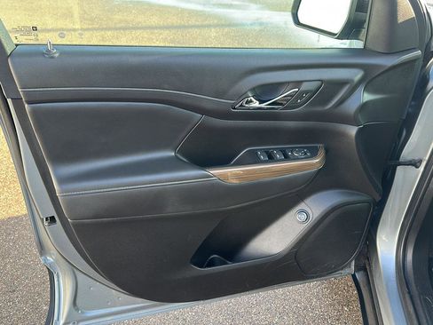 Used 2023 GMC Acadia SLE w/ Driver Convenience Package image 23