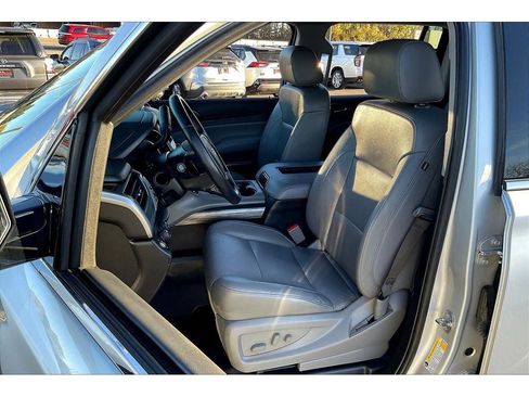 Used 2018 Chevrolet Suburban LT image 27