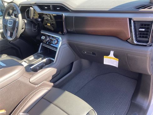 New 2026 GMC Sierra 2500 Denali w/ Denali Reserve Package image 17