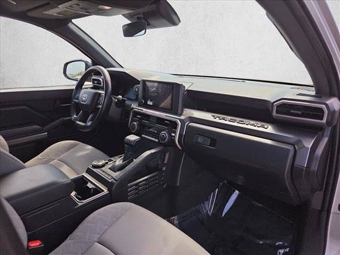 Certified 2025 Toyota Tacoma SR5 AWD/4WD image 20