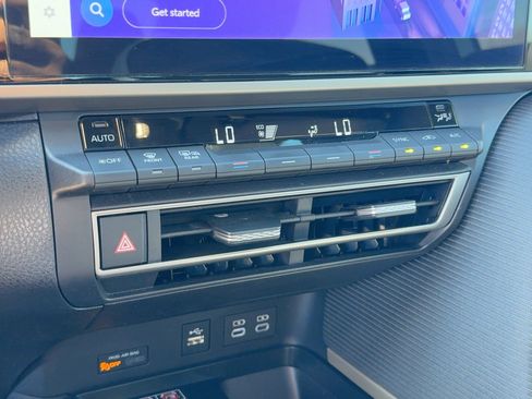 Used 2025 Toyota Camry SE image 27