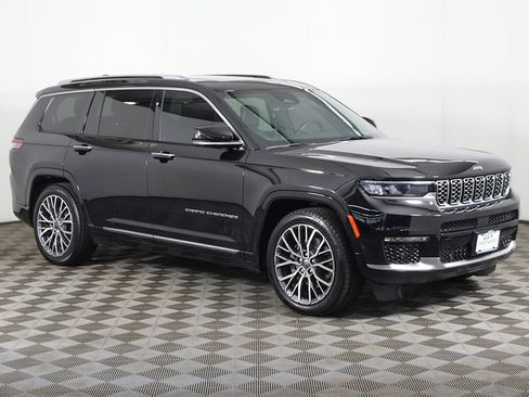 Used 2022 Jeep Grand Cherokee L Summit w/ Advanced Protech Group IV AWD/4WD image 2