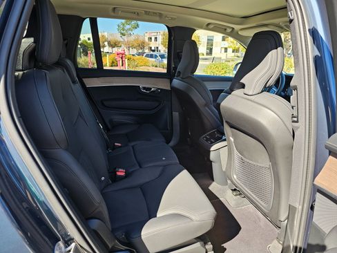 Used 2025 Volvo XC90 B6 Plus image 33
