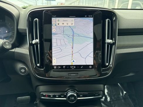 Certified 2025 Volvo XC40 B5 Plus AWD/4WD image 25