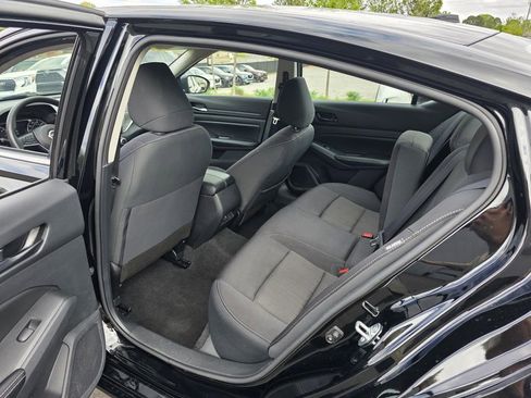 Used 2024 Nissan Altima 2.5 SV AWD/4WD image 23