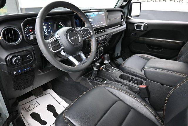 Used 2024 Jeep Wrangler Unlimited Sahara w/ Technology Group AWD/4WD image 19