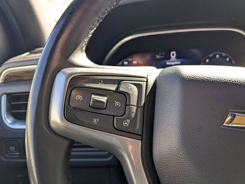 Used 2023 Chevrolet Suburban Premier image 18