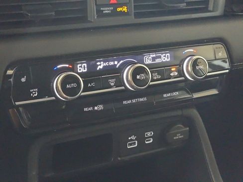 Used 2025 Honda Pilot EX-L image 17