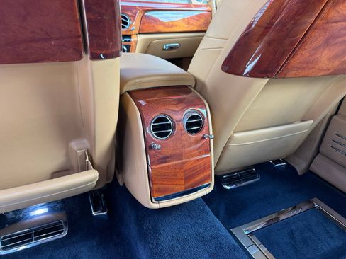 Used 2018 Rolls-Royce Phantom Extended Wheelbase RWD image 32