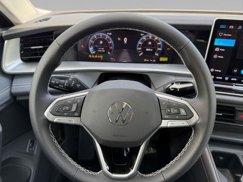 New 2025 Volkswagen Tiguan SE image 12