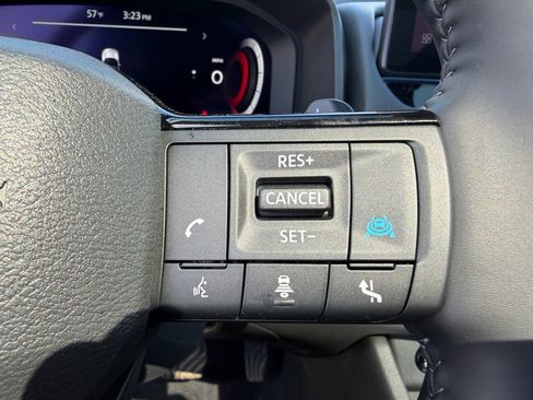 Used 2025 Nissan Rogue SL w/ Tech Package image 27