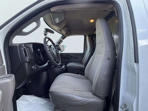 Used 2017 Chevrolet Express 2500 image 12