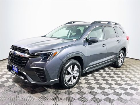 Used 2025 Subaru Ascent Premium image 4