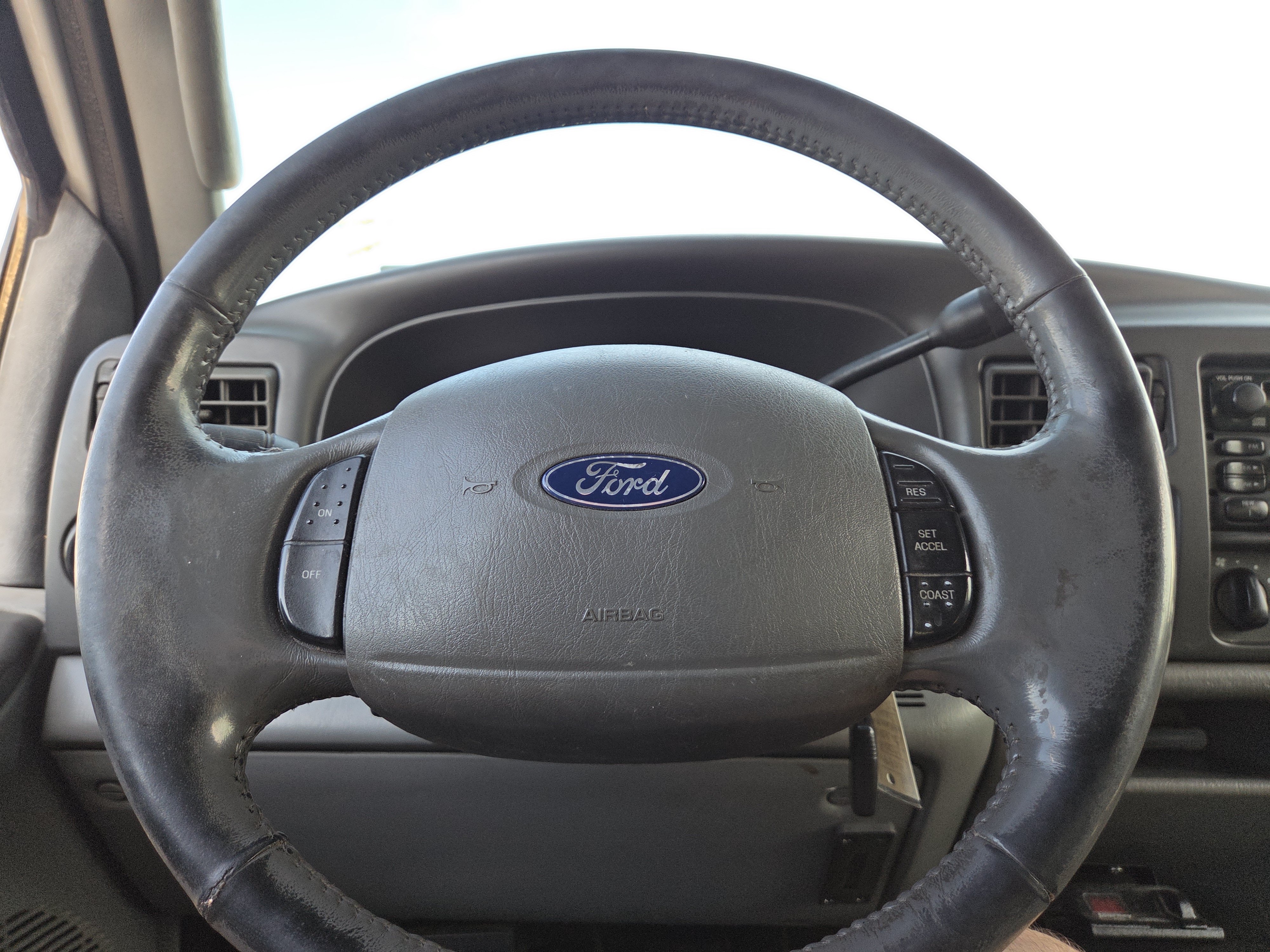 Used 2004 Ford Excursion XLT AWD/4WD image 15