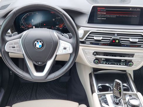 Used 2020 BMW 740i w/ Premium Package image 29