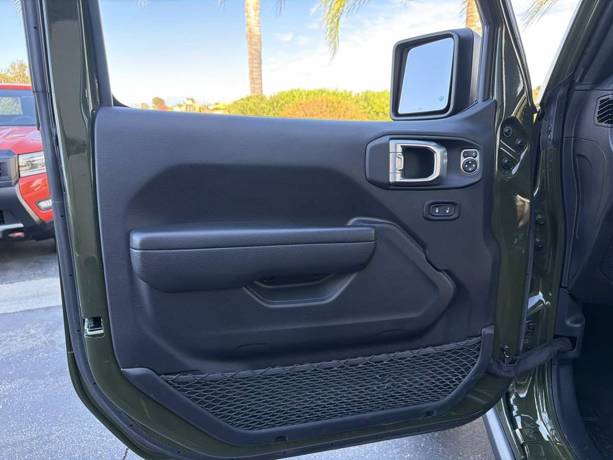 Used 2023 Jeep Wrangler Unlimited w/ 8.4" Radio Group AWD/4WD image 33