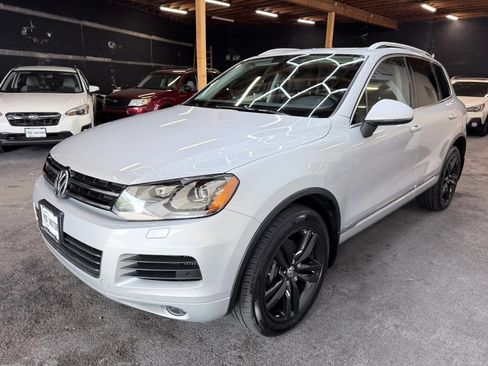 Used 2013 Volkswagen Touareg Executive AWD/4WD image 4
