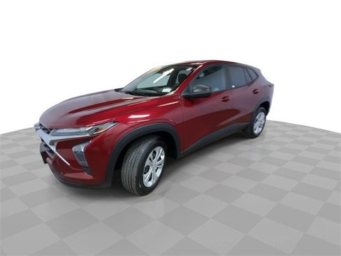 Certified 2025 Chevrolet Trax LS image 8