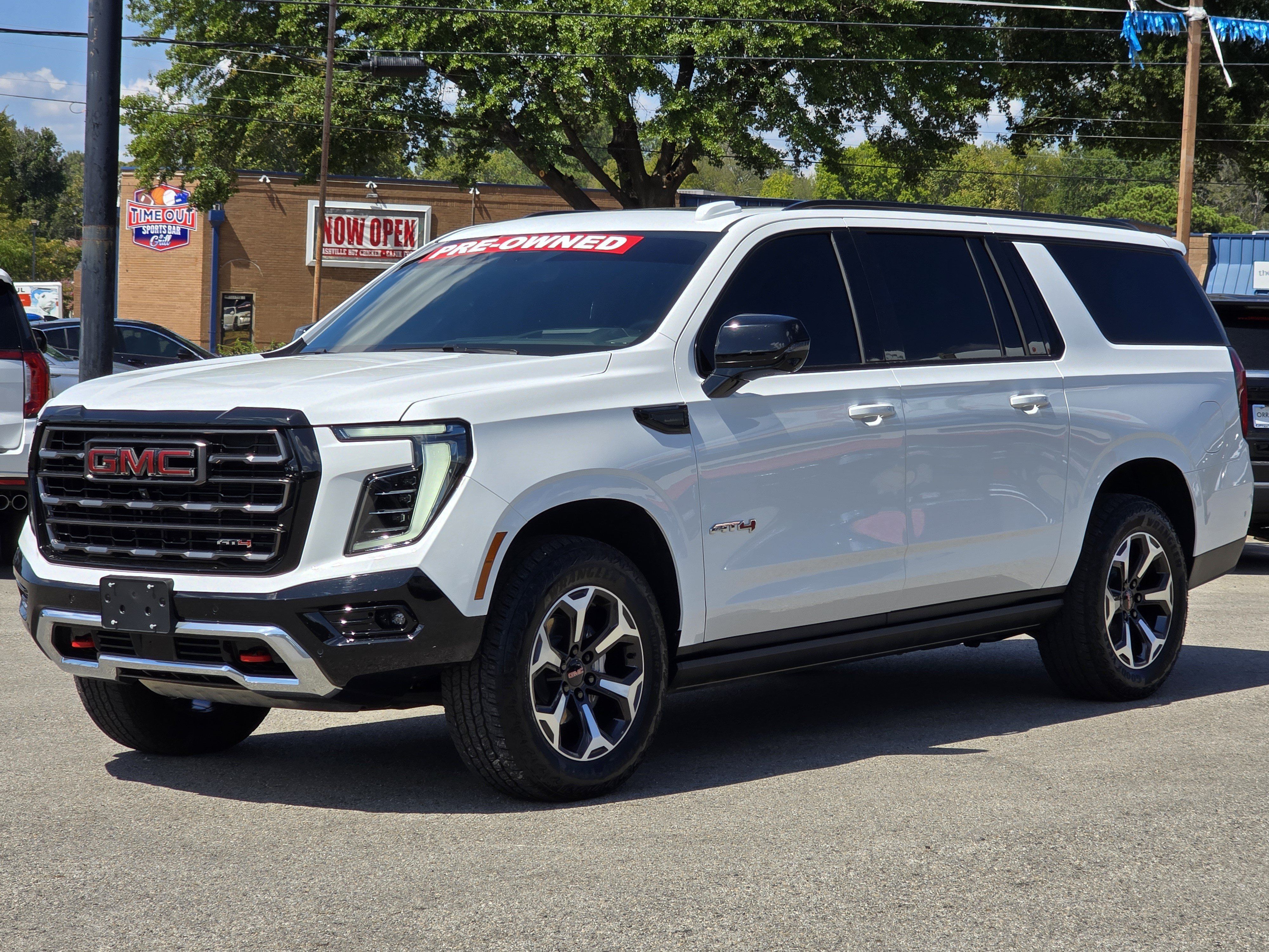 Used 2025 GMC Yukon XL AT4 Ultimate w/ LPO, AT4 Appearance Package AWD/4WD image 3