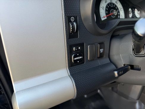 Used 2011 Toyota FJ Cruiser 4WD w/ Upgrade Pkg image 5