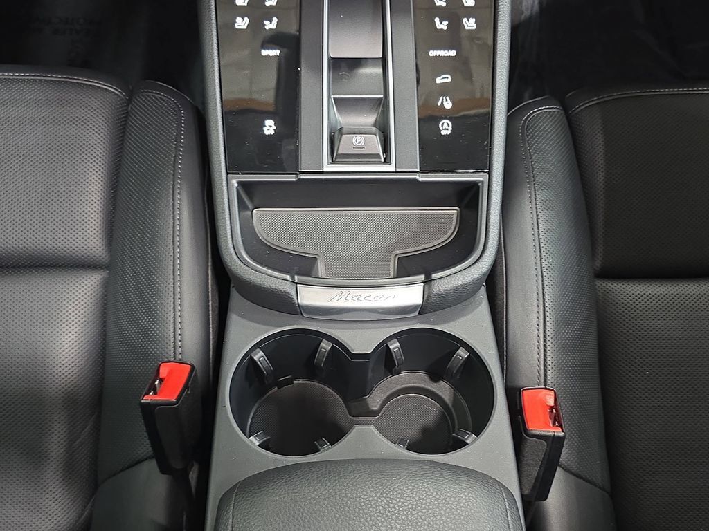 Certified 2026 Porsche Macan AWD/4WD image 20