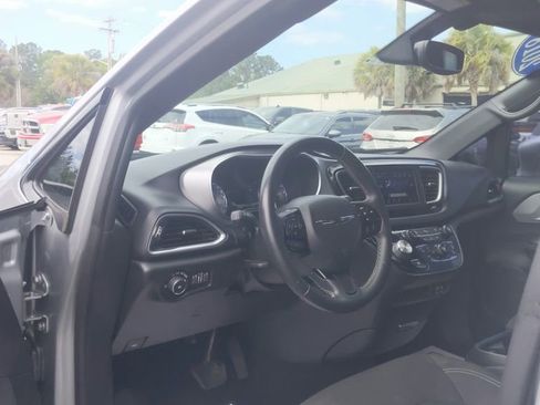 Used 2018 Chrysler Pacifica Touring Plus w/ S Appearance Package image 19